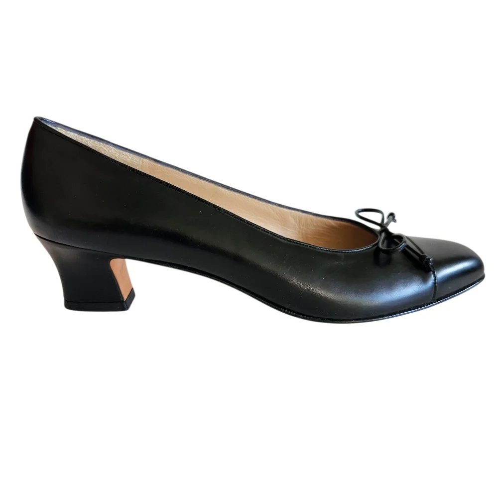 Salvatore Ferragamo Black Leather Bow Pumps Kitten Heels Shoes 8.5 AAAA Narrow